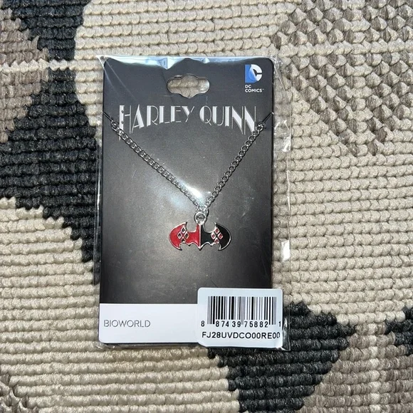 NEW Harley Quinn necklace - Picture 1 of 4